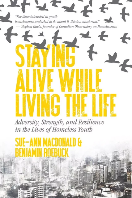 Staying Alive While Living the Life - Sue-Ann MacDonald, Benjamin Roebuck - Fernwood Publishing