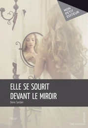 Elle se sourit devant le miroir