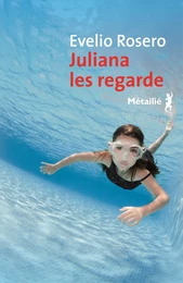 Juliana les regarde