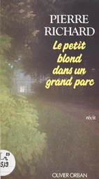 Le petit blond dans un grand parc