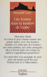 Une femme dans la lumière de l'aube