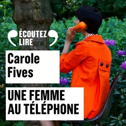 Une femme au téléphone