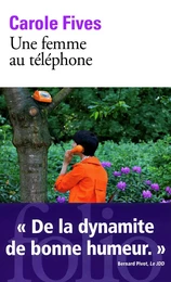 Une femme au téléphone